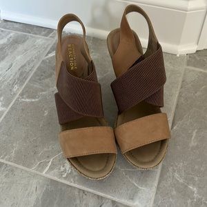 Kenneth Cole Reaction Wedge shoes size 9